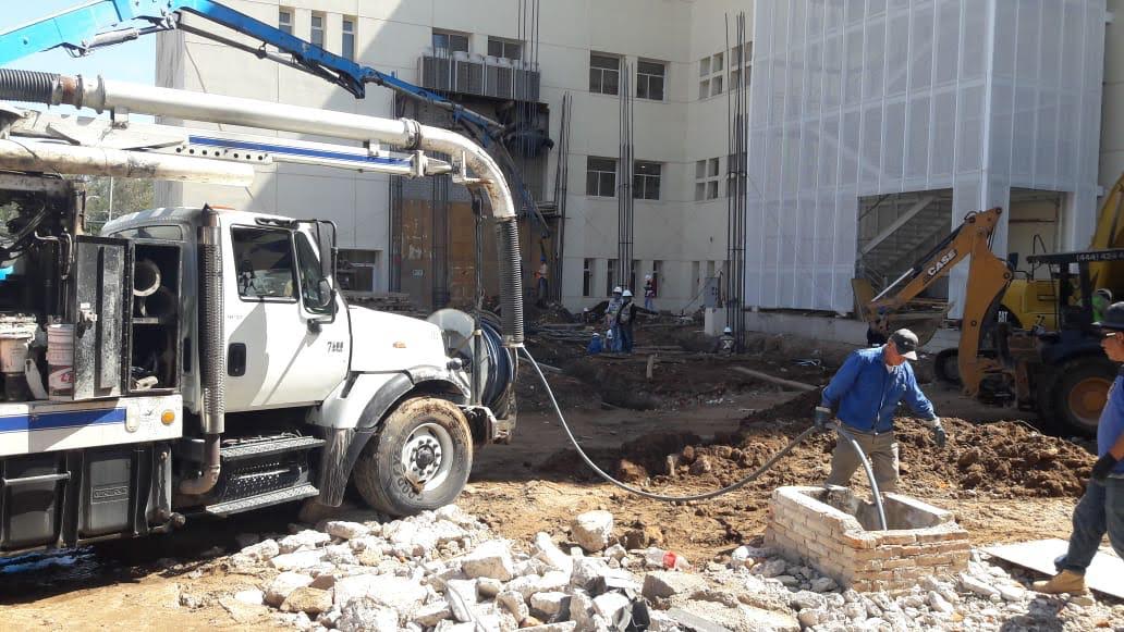 Interviene Interapas drenaje interno del Hospital Central.