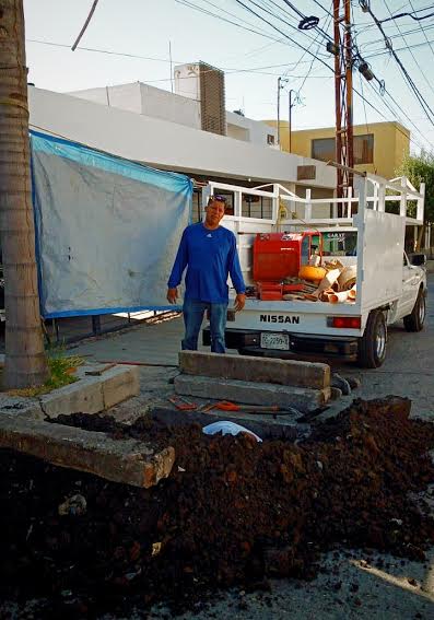 Realiza Interapas sondeo de red y reparación  de tomas en fraccionamiento Villa de Guadalupe.