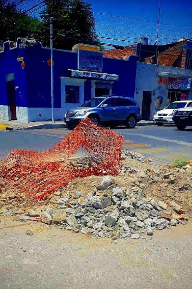 Autoridad soledense obstaculiza trabajos de bacheo a personal de Interapas.