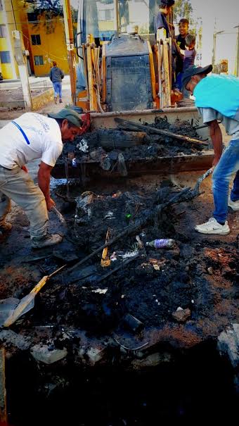 Repara Interapas drenaje sanitario en colonia Simón Díaz