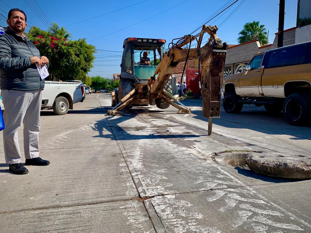 Atiende Interapas llamado ciudadano con reposición de drenaje en Colonia Progreso.