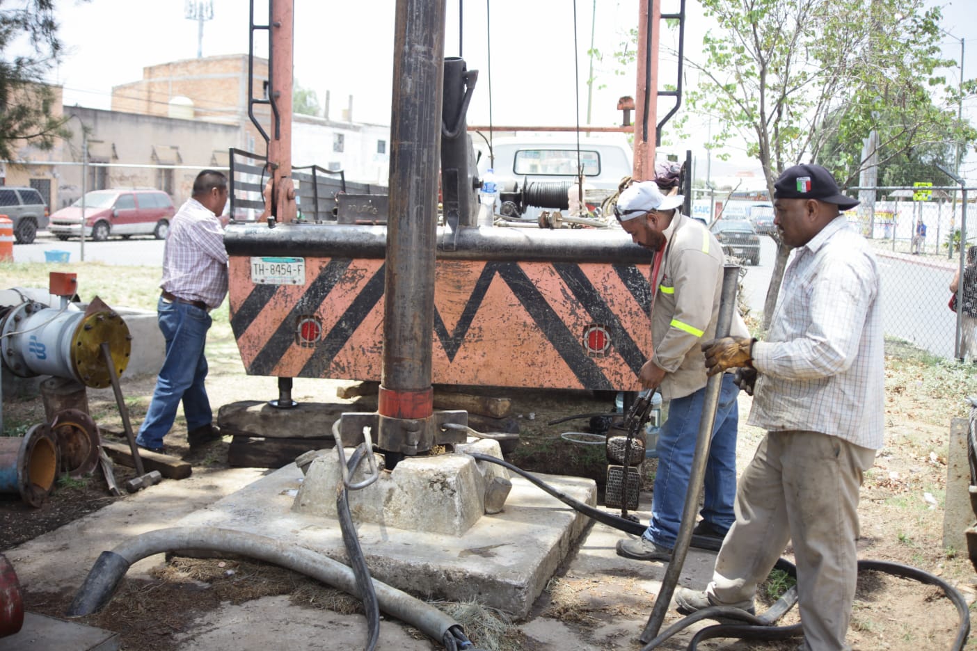 Personal de Interapas llega a un acuerdo con vecinos de la Av. México.