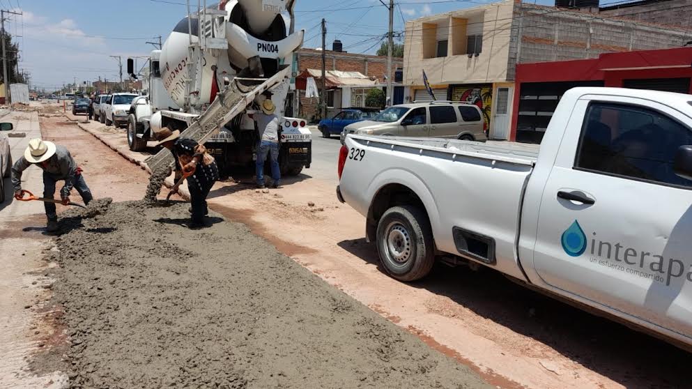 Repara Interapas drenaje con fugas de aguas negras al oriente de la capital.