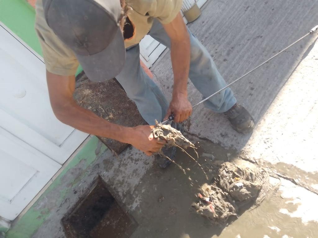 MANTIENE INTERAPAS LIMPIEZA PREVENTIVA DE DRENAJES EN SOLEDAD DE GRACIANO SÁNCHEZ