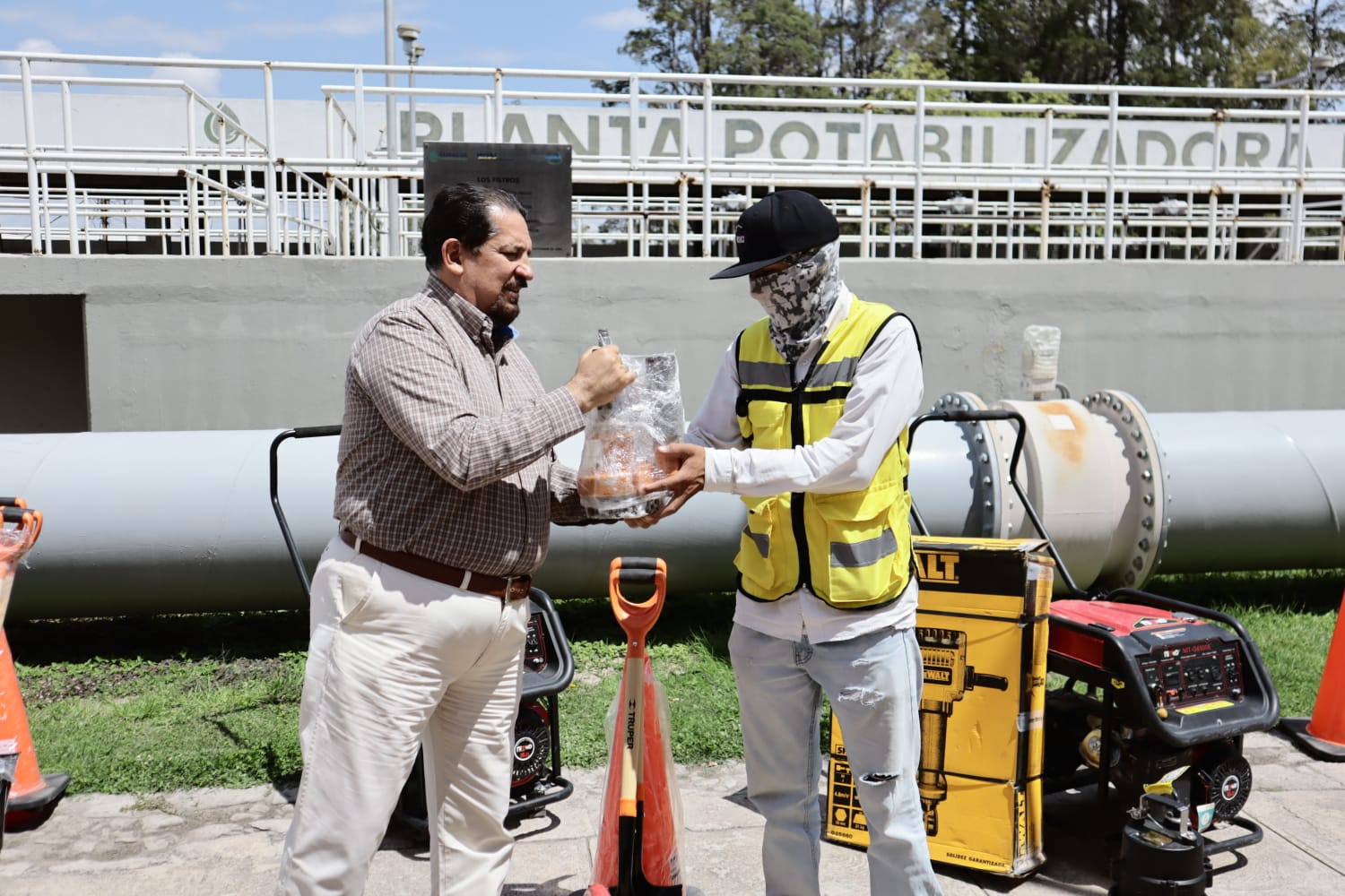 INTERAPAS EQUIPA A PERSONAL OPERATIVO PARA MEJORAR ATENCIÓN DE FUGAS DE AGUA