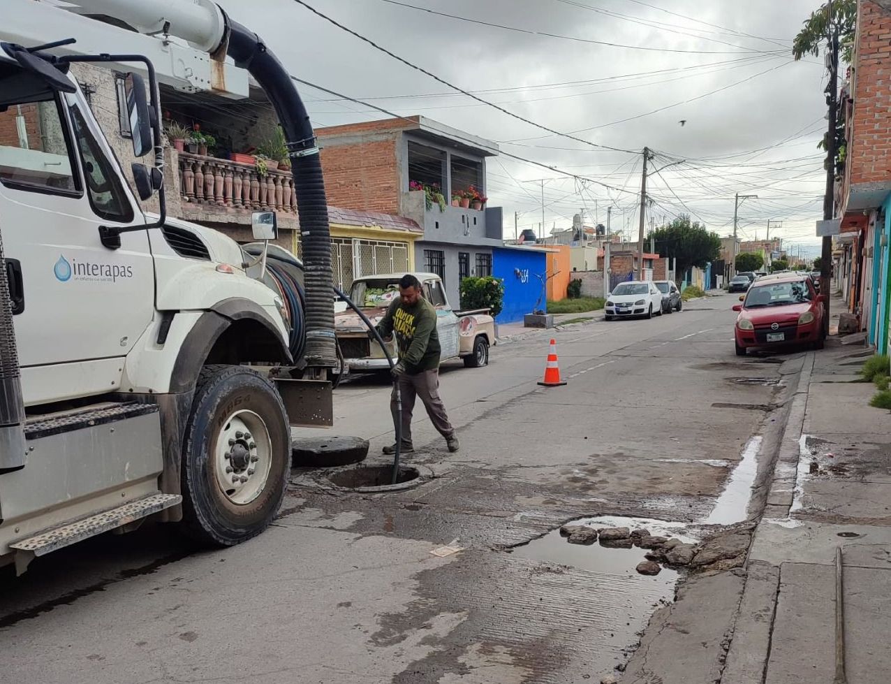 EN TRABAJOS DE LIMPIEZA EN SOLEDAD DE GRACIANO SÁNCHEZ, INTERAPAS EXTRAE SEIS TONELADAS DE BASURA