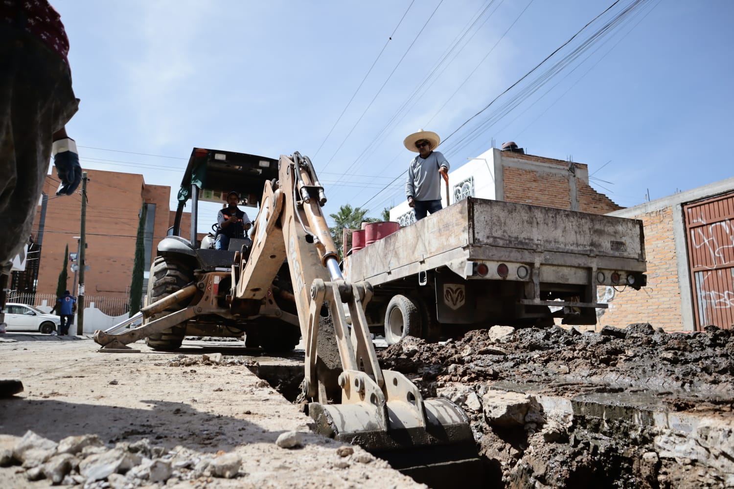 INICIA INTERAPAS, REPOSICIÓN DE LÍNEA DE DRENAJE EN PRADOS PRIMERA SECCIÓN