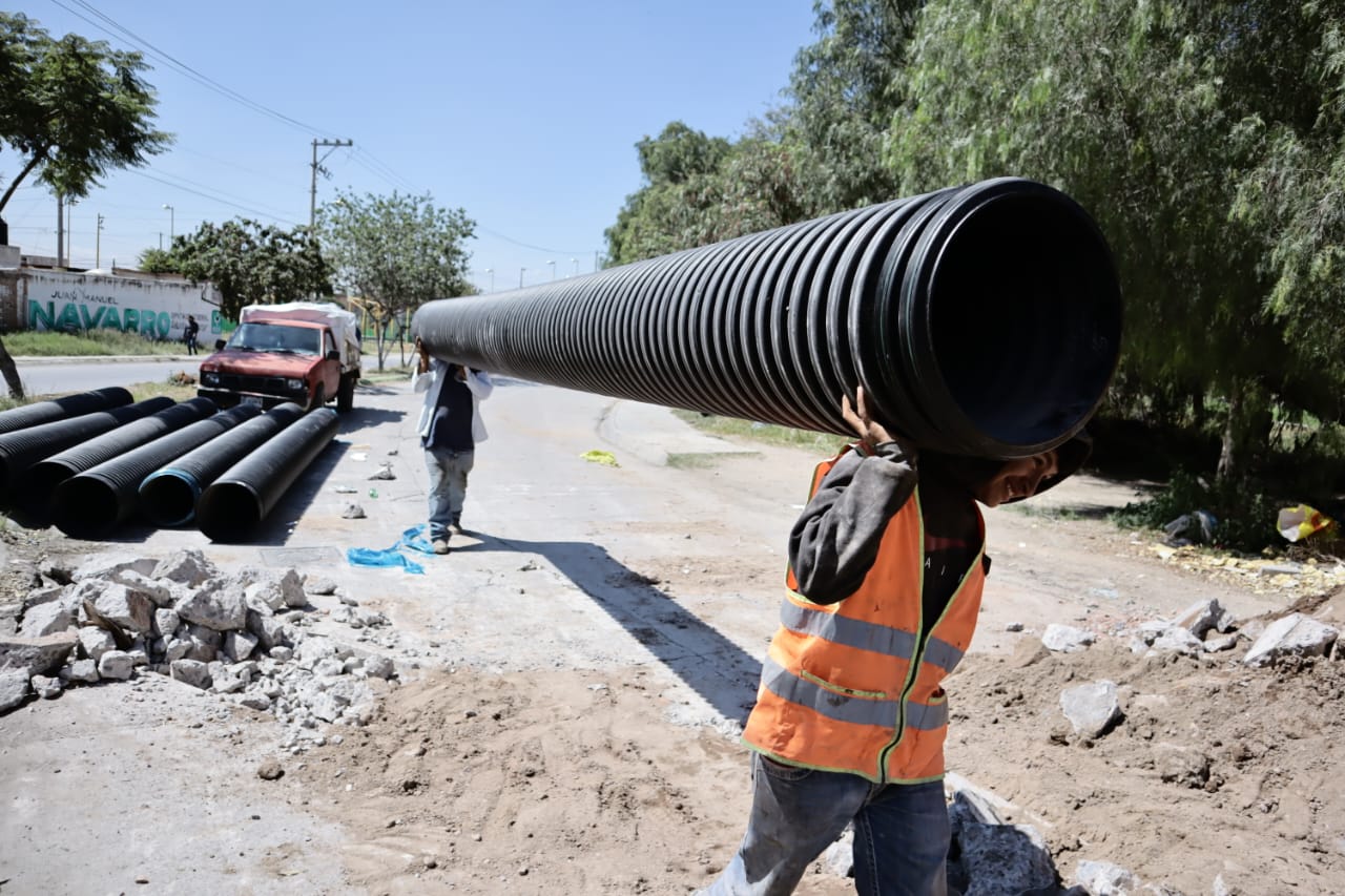 INICIA INTERAPAS REPOSICIÓN DE DRENAJE EN COLONIA “LA LOMITA” DE SGS