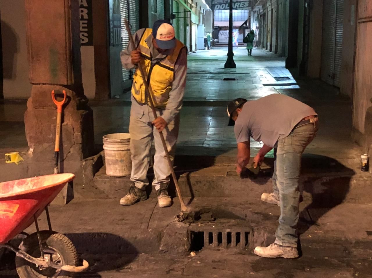INTERAPAS REALIZA LIMPIEZA NOCTURNA EN EL CENTRO HISTÓRICO