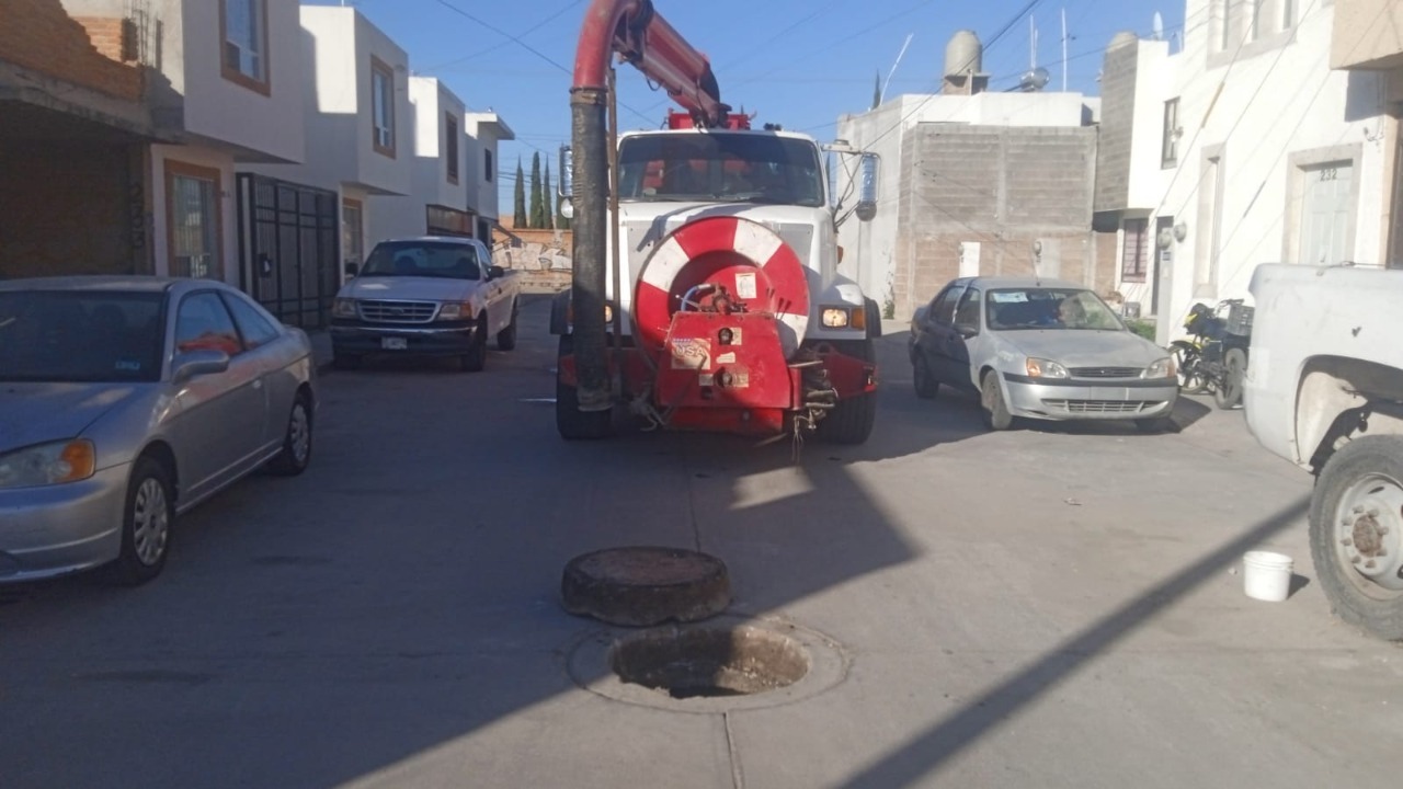 EN TAREAS DE DESAZOLVE, EXTRAEN MÁS DE MEDIA TONELADA DE BASURA EN SGS