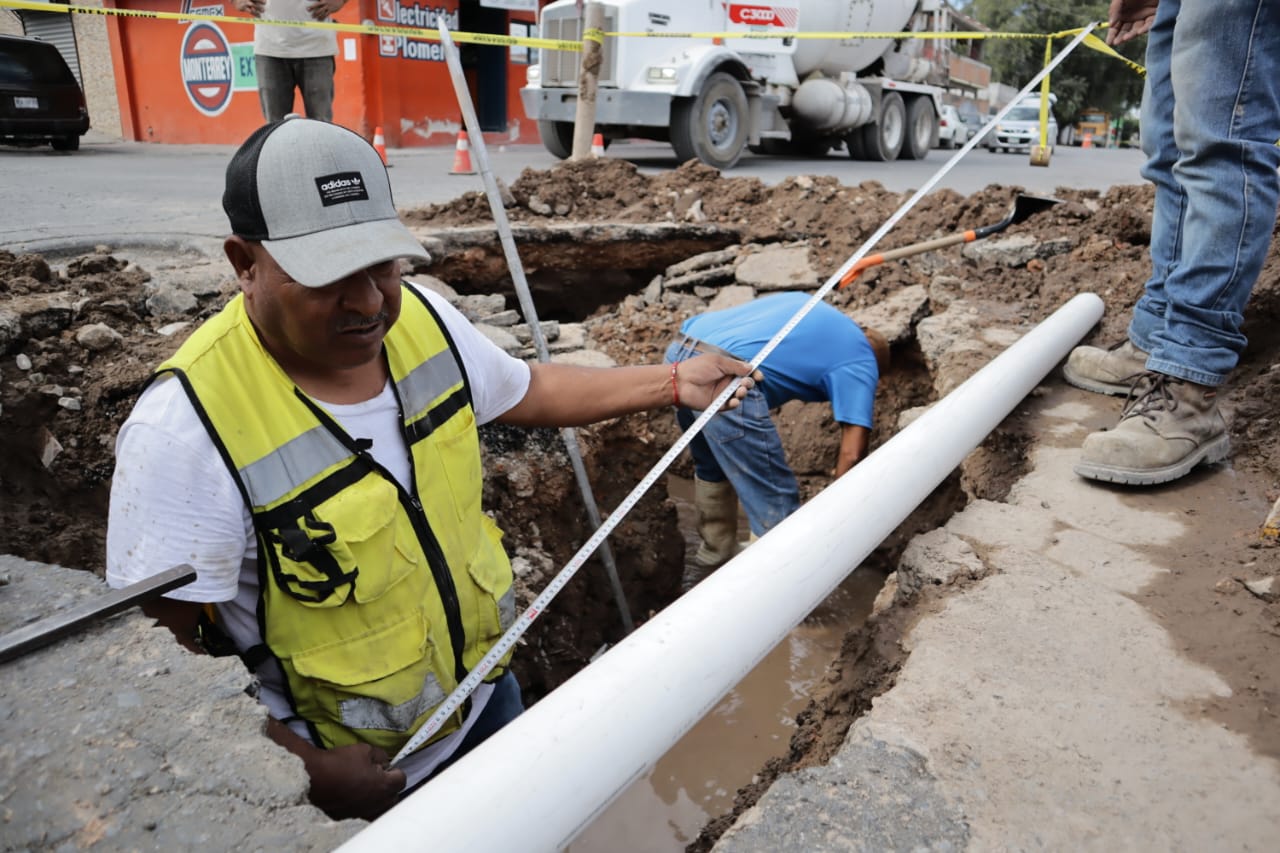 CONTROLA INTERAPAS FUGA DE LA AVENIDA ADOLFO LÓPEZ MATEOS