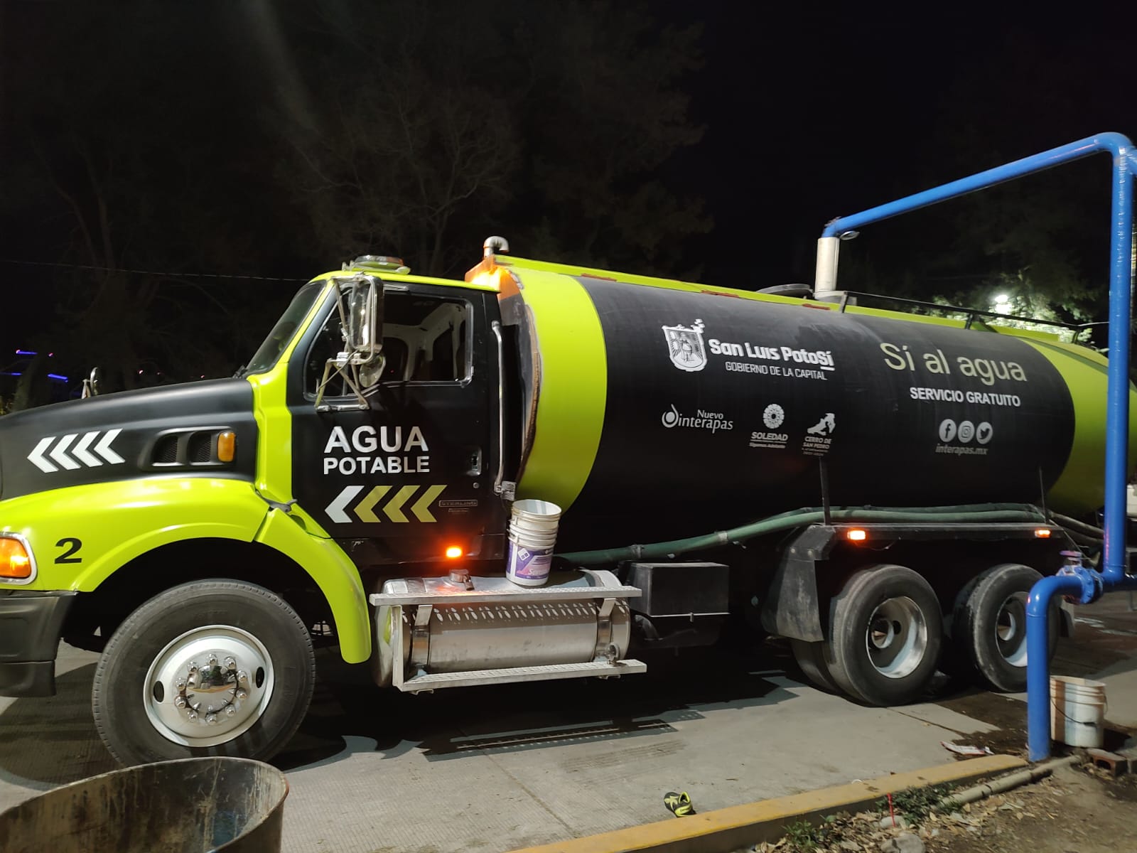 APOYAN PIPAS DE INTERAPAS EN CONTROL DE INCENDIO EN PEÑASCO