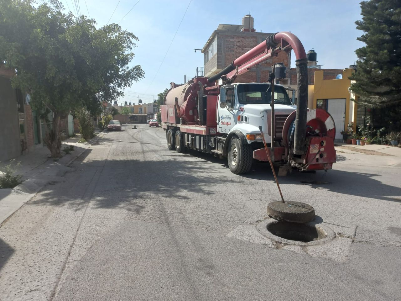 DE UN SOLO DRENAJE, EXTRAE INTERAPAS 800 KILOS DE BASURA