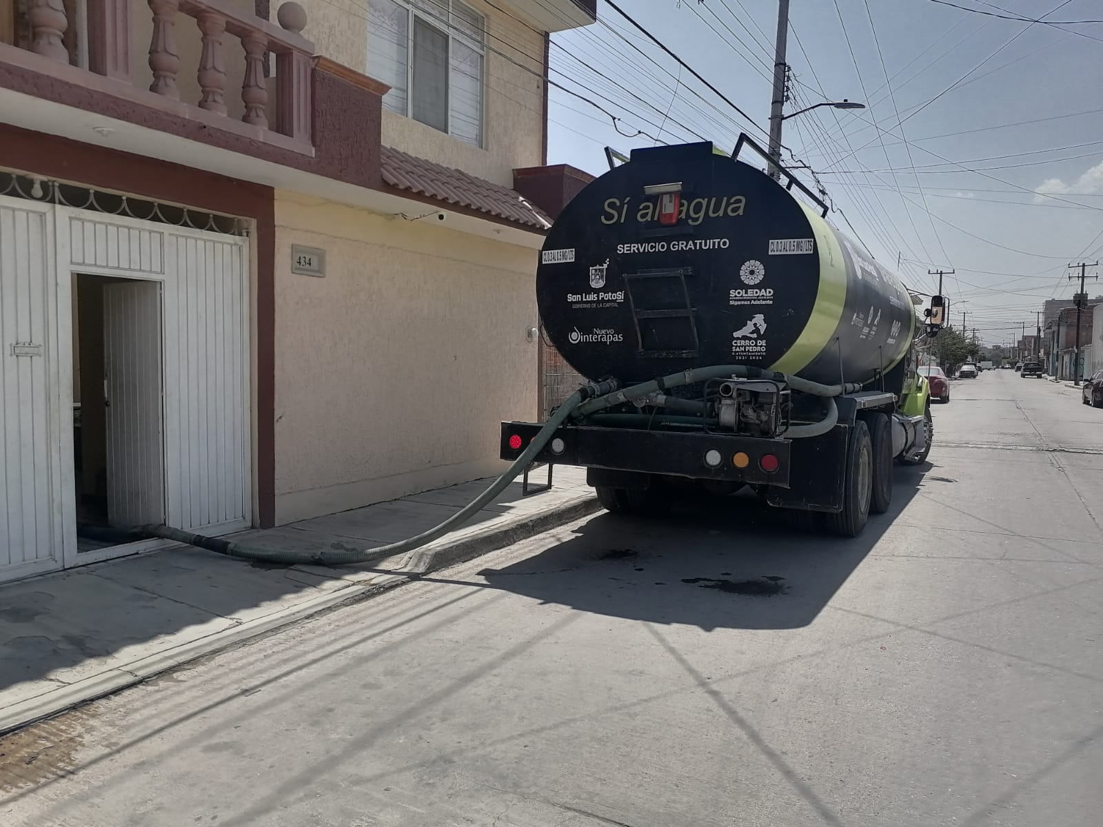 ESTE VIERNES, 30 COLONIAS DE SAN LUIS POTOSÍ SON ATENDIDAS CON EL SERVICIO DE REPARTO DE AGUA