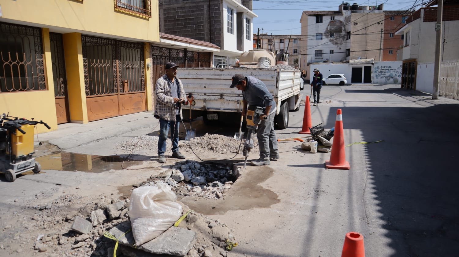 VECINOS DE LA COLONIA NUEVO PASEO RECIBEN RESPUESTA INMEDIATA A SOLICITUDES EN “DOMINGO DE PILAS”