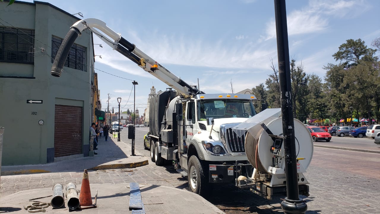 DESAZOLVA INTERAPAS CÁRCAMO DE BOMBEO FRENTE AL CENTRO DE DIFUSIÓN CULTURA DE LA ALAMEDA CENTRAL
