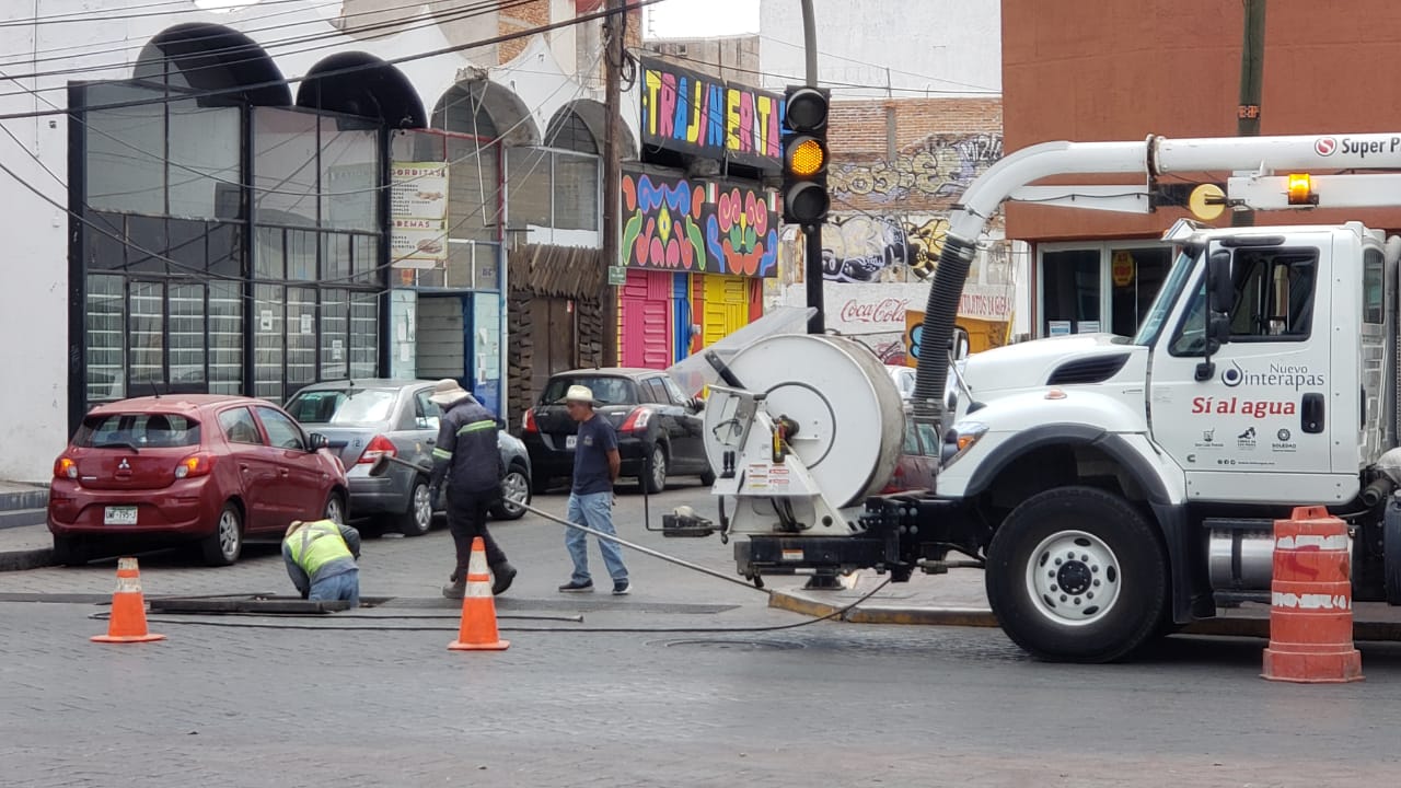 LIMPIA INTERAPAS DRENAJE DEL CENTRO HISTÓRICO Y EXTRAE MÁS DE 30 TONELADAS DE BASURA Y LODOS