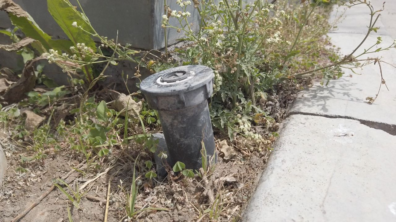 INTERAPAS SUSPENDE TOMAS CLANDESTINAS CON LAS QUE REGABAN ÁRBOLES EN UNA COLONIA AL NORTE DE LA CIUDAD