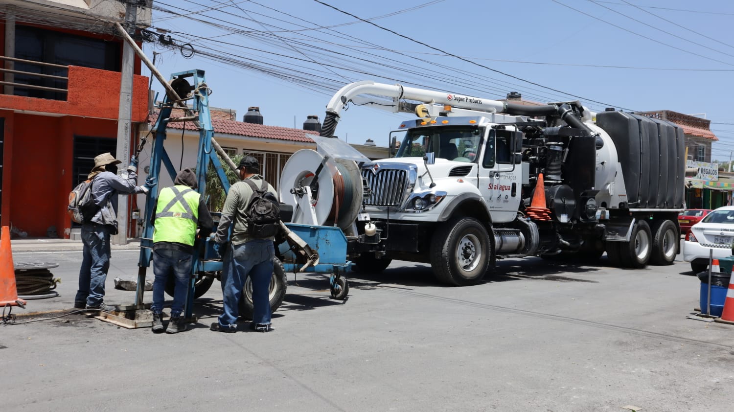 RETIRA INTERAPAS MÁS DE 46 MIL KILOS DE LODOS EN BARRIOS ANTIGUOS DE LA ZONA METROPOLITANA