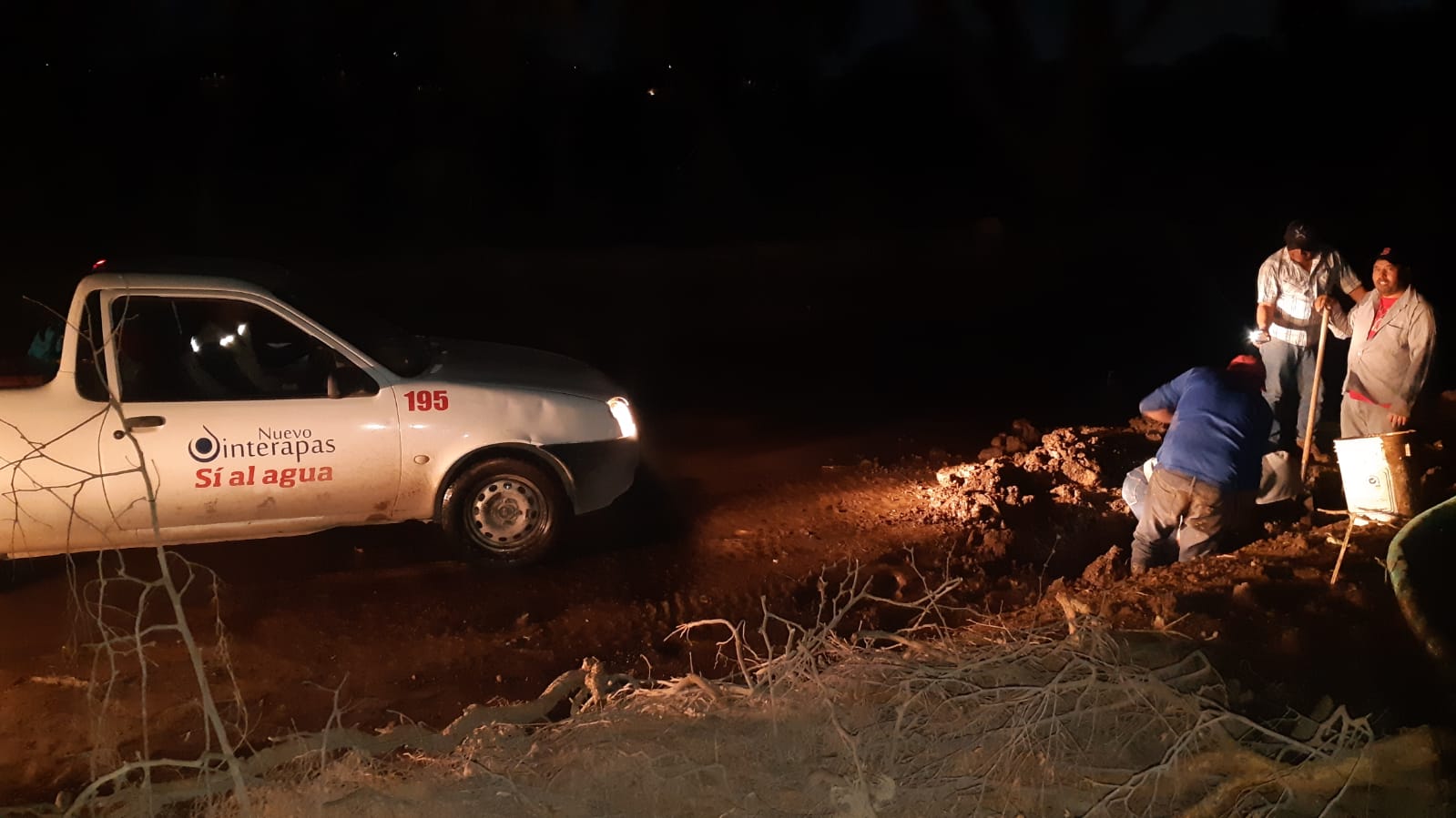 REPARA INTERAPAS MEGA FUGA EN LA COLONIA VILLAS DE SAN LORENZO EN SOLEDAD DE GRACIANO SÁNCHEZ