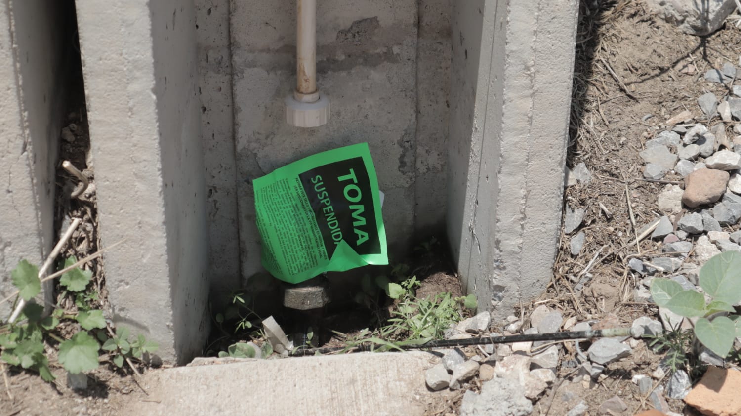 INTERAPAS SUSPENDE SERVICIO DE AGUA A OCHO LOCALES COMERCIALES POR FALTA DE PAGO.