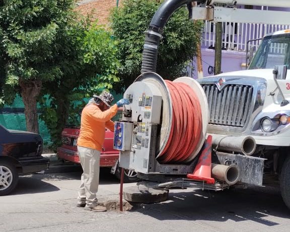INTERAPAS DA MANTENIMIENTO A DRENAJES DE COLONIAS DE SOLEDAD DE GRACIANO SÁNCHEZ