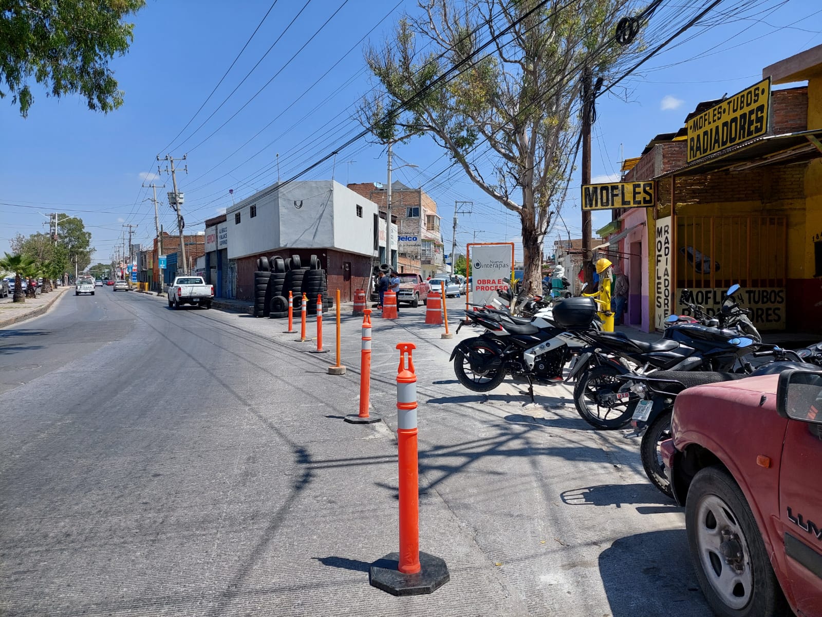 ATIENDE INTERAPAS PETICIONES DE VECINOS DEL BARRIO DE SANTIAGO; INICIA REPARACIÓN DE DRENAJE COLAPSADO
