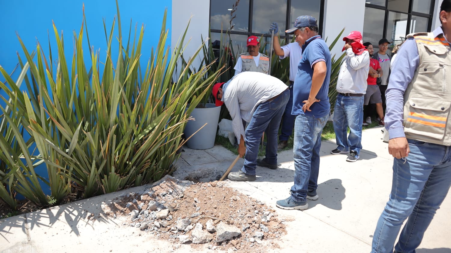 LLAMA INTERAPAS A TOMAR CONCIENCIA Y NO UTILIZAR EL AGUA EN ACTIVIDADES NO ESENCIALES