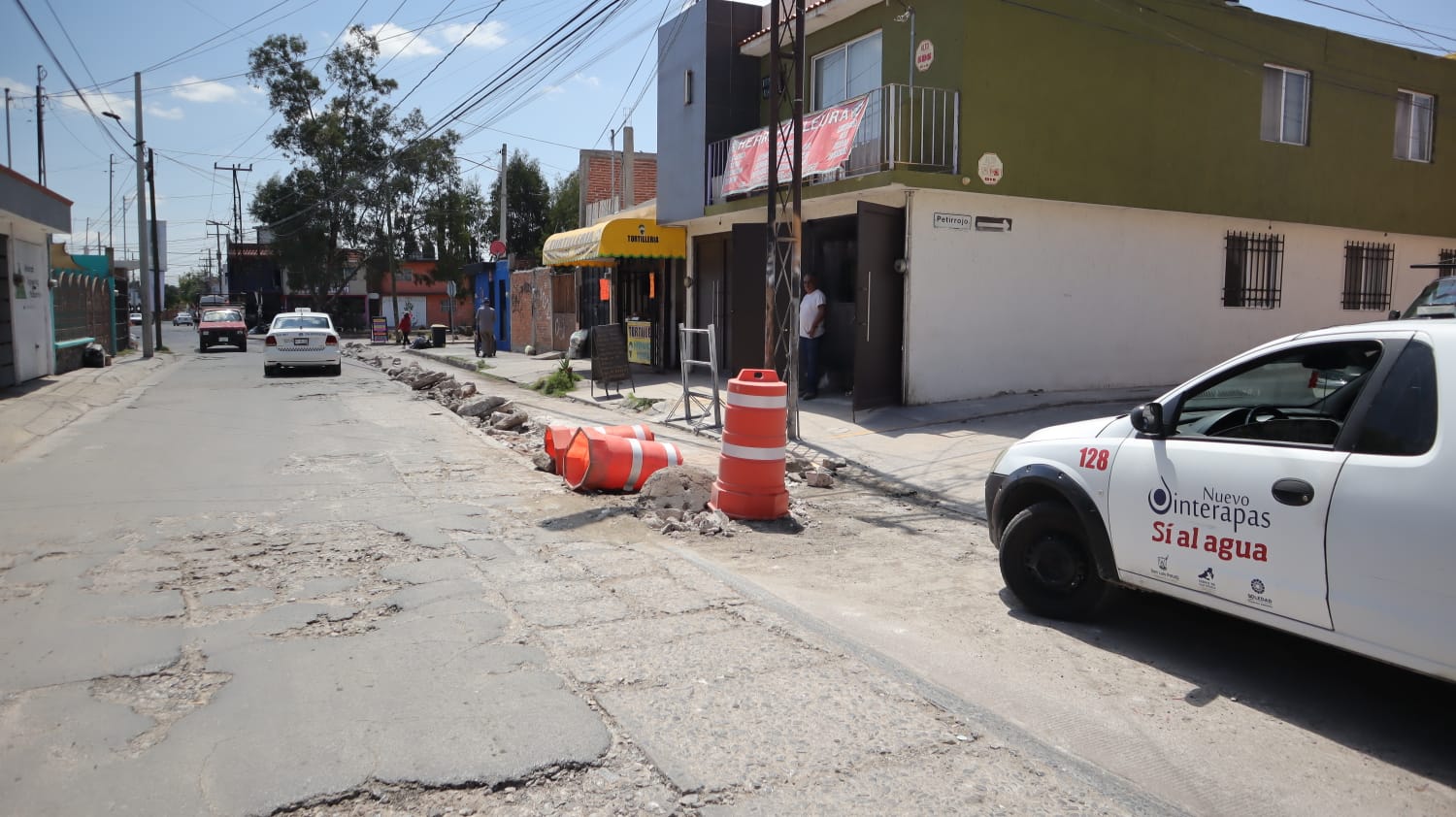 INICIA INTERAPAS REHABILITACIÓN DE CALLE PAPAGAYOS EN LAS JULIAS