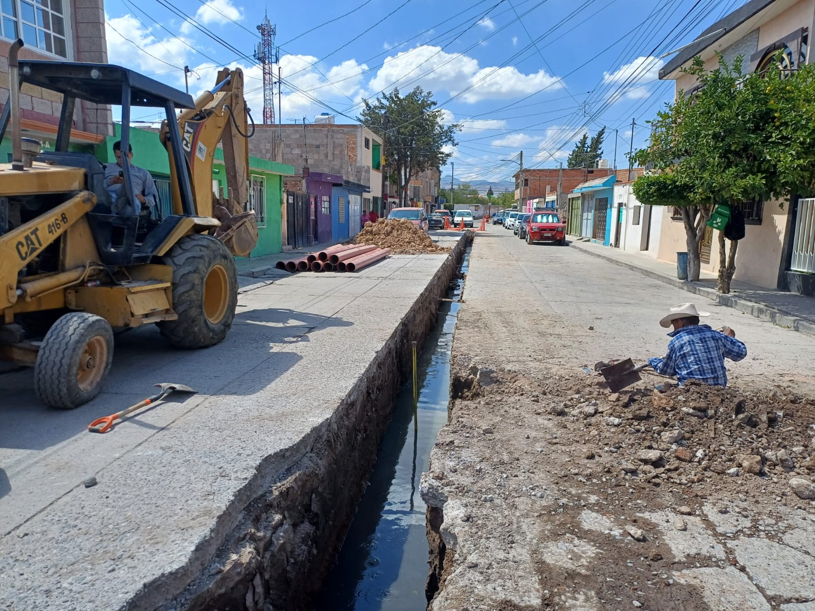 ATIENDE INTERAPAS APARICIÓN DE UN SOCAVÓN EN LA CALLE CARBÓN EN LAS PIEDRAS