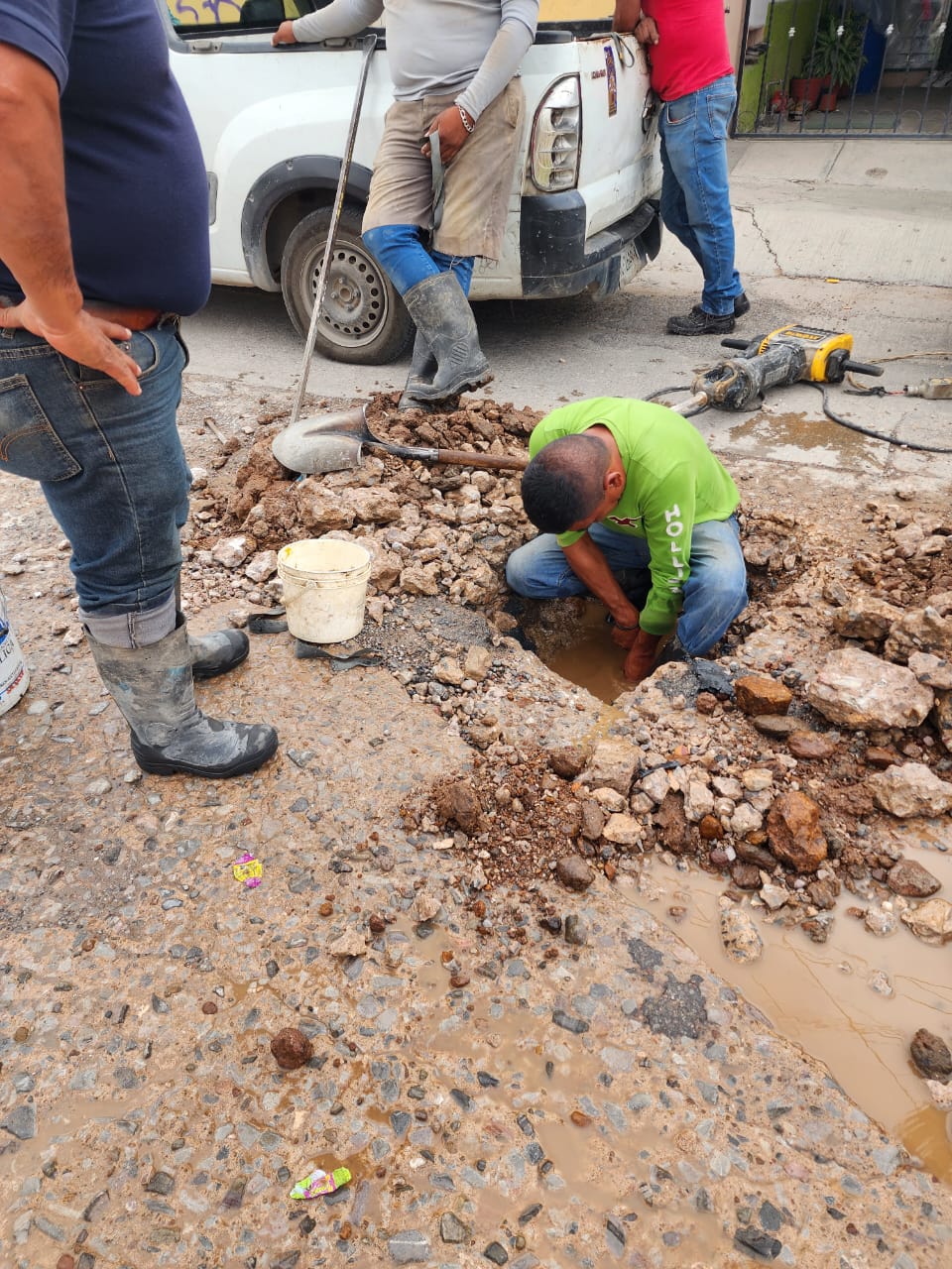 REALIZA INTERAPAS MANTENIMIENTO EN LA RED PARA MEJORAR LA DISTRIBUCIÓN DE AGUA POTABLE