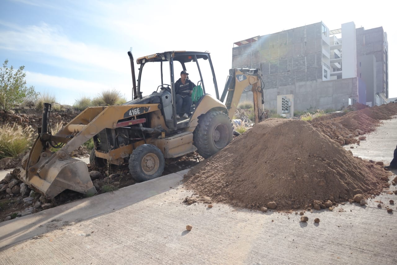 INTERAPAS REPARA FUGAS Y SUSTITUYE LÍNEA DE AGUA EN VILLA MAGNA