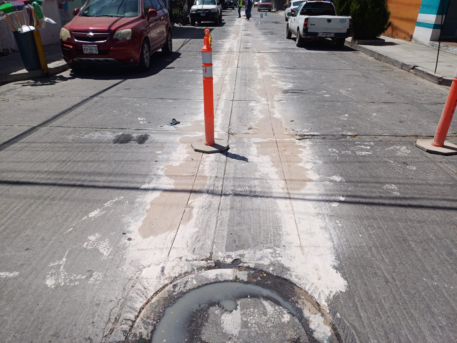 Interapas informa que por reparación de alcantarillado sanitario la calle Ópalo en Valle Dorado, se reducirá a un solo carril.