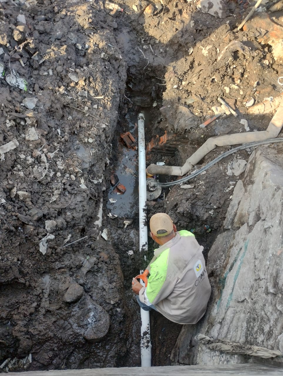 Interapas repara importante fuga provocada por actos de sabotaje sobre la carretera a Zacatecas