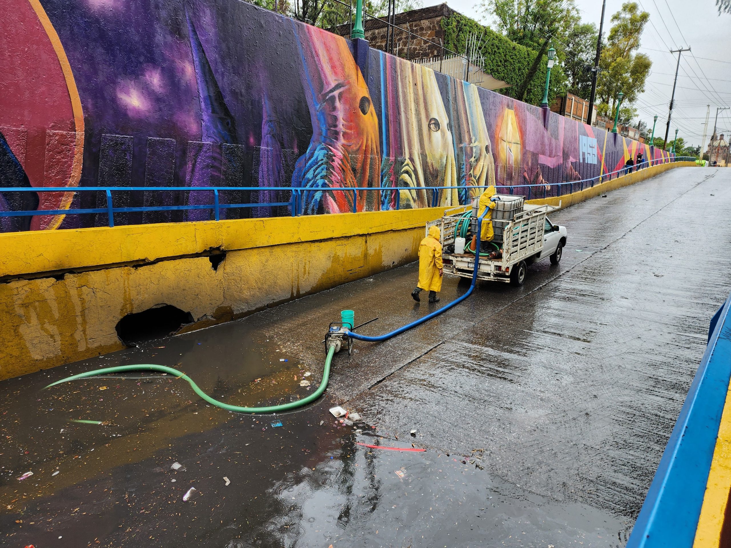 Interapas atiende puentes y pasos a desnivel, ante carga pluvial por depresión tropical “Alberto”.