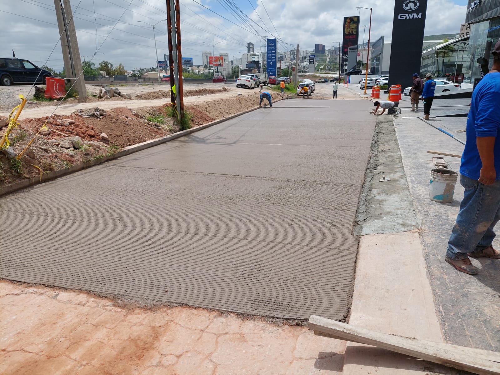 Interapas concluye rehabilitación de la red de saneamiento en avenida Sierra Vista.