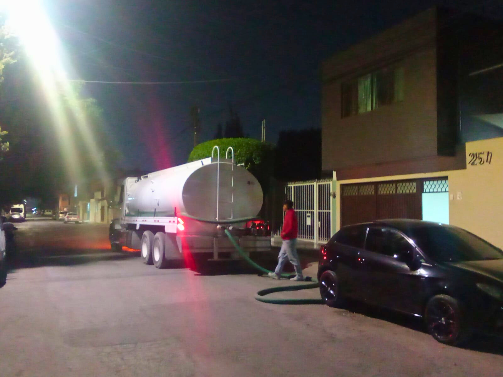 Interapas realiza operativo nocturno de distribución de agua ante falla del Realito