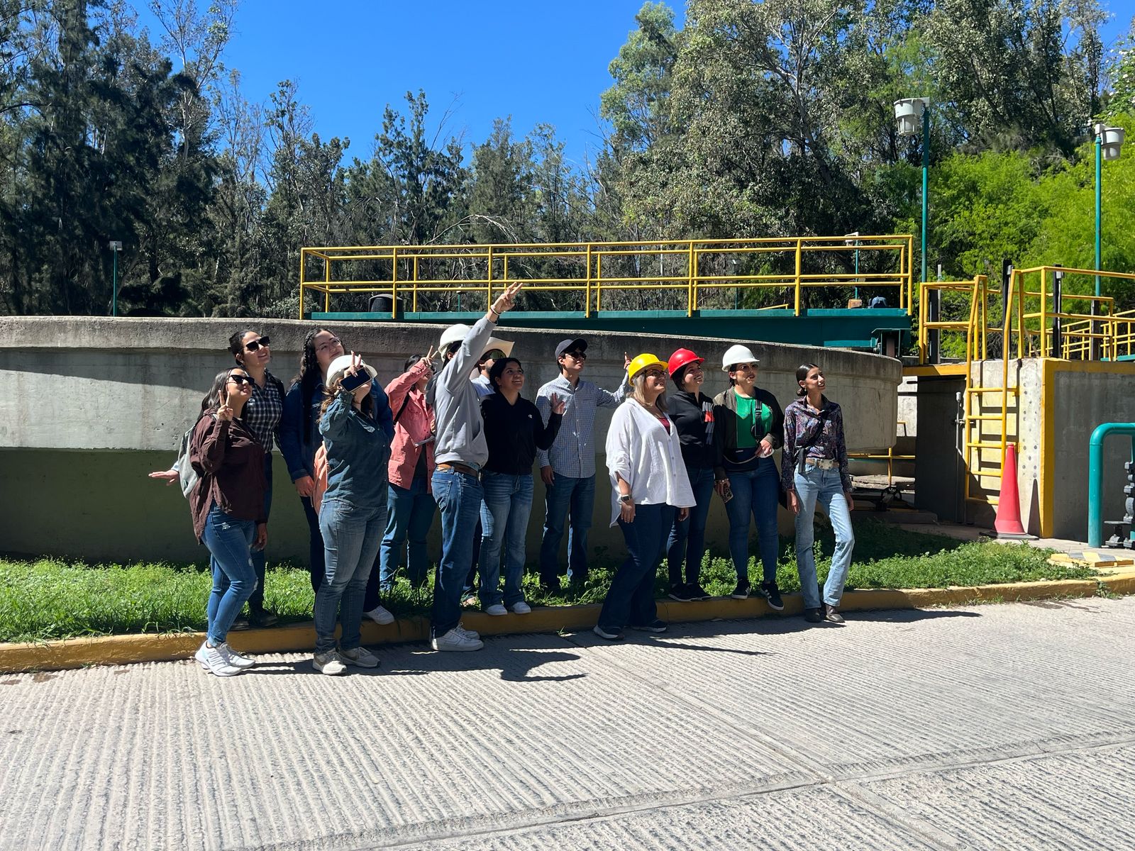 Interapas recibe a estudiantes de la Universidad Autónoma de Chihuahua, como parte de las actividades por el “Día Mundial del Agua”.