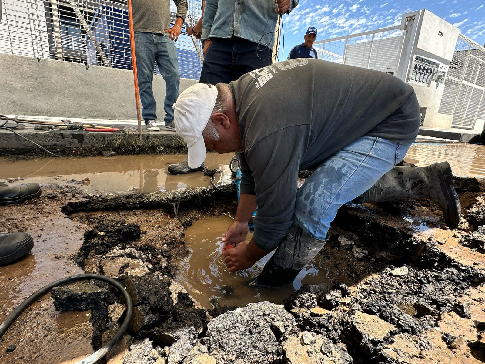 INTERAPAS realiza mantenimiento a la infraestructura hidráulica de la Zona Metropolitana para mejorar el suministro.