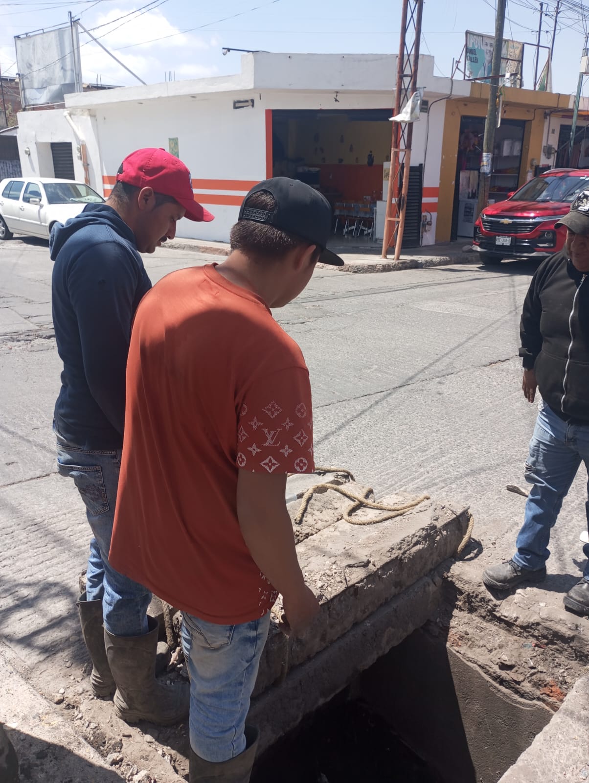 Interapas da mantenimiento a redes de agua al norte y sur de la ciudad