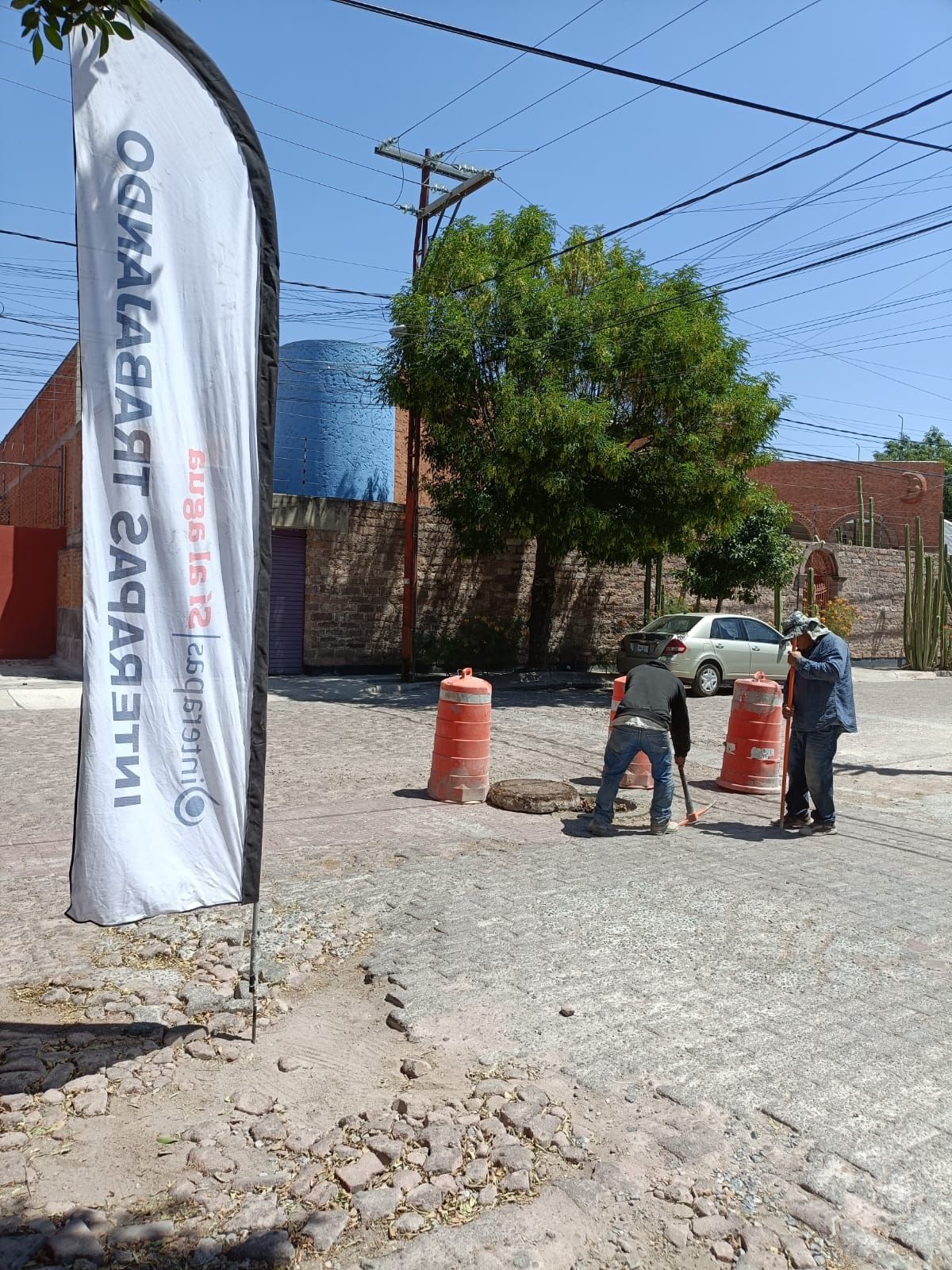 Interviene Interapas línea de drenaje en la calle Ángel Veral, en el barrio de Tequis.