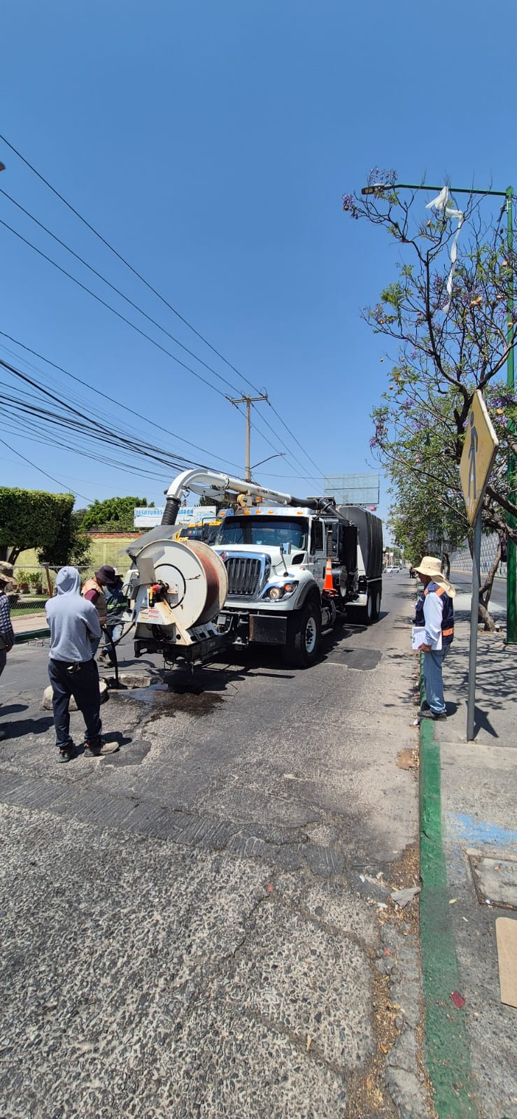 INTERAPAS da mantenimiento a red sanitaria de la colonia UPA en Soledad de Graciano Sánchez