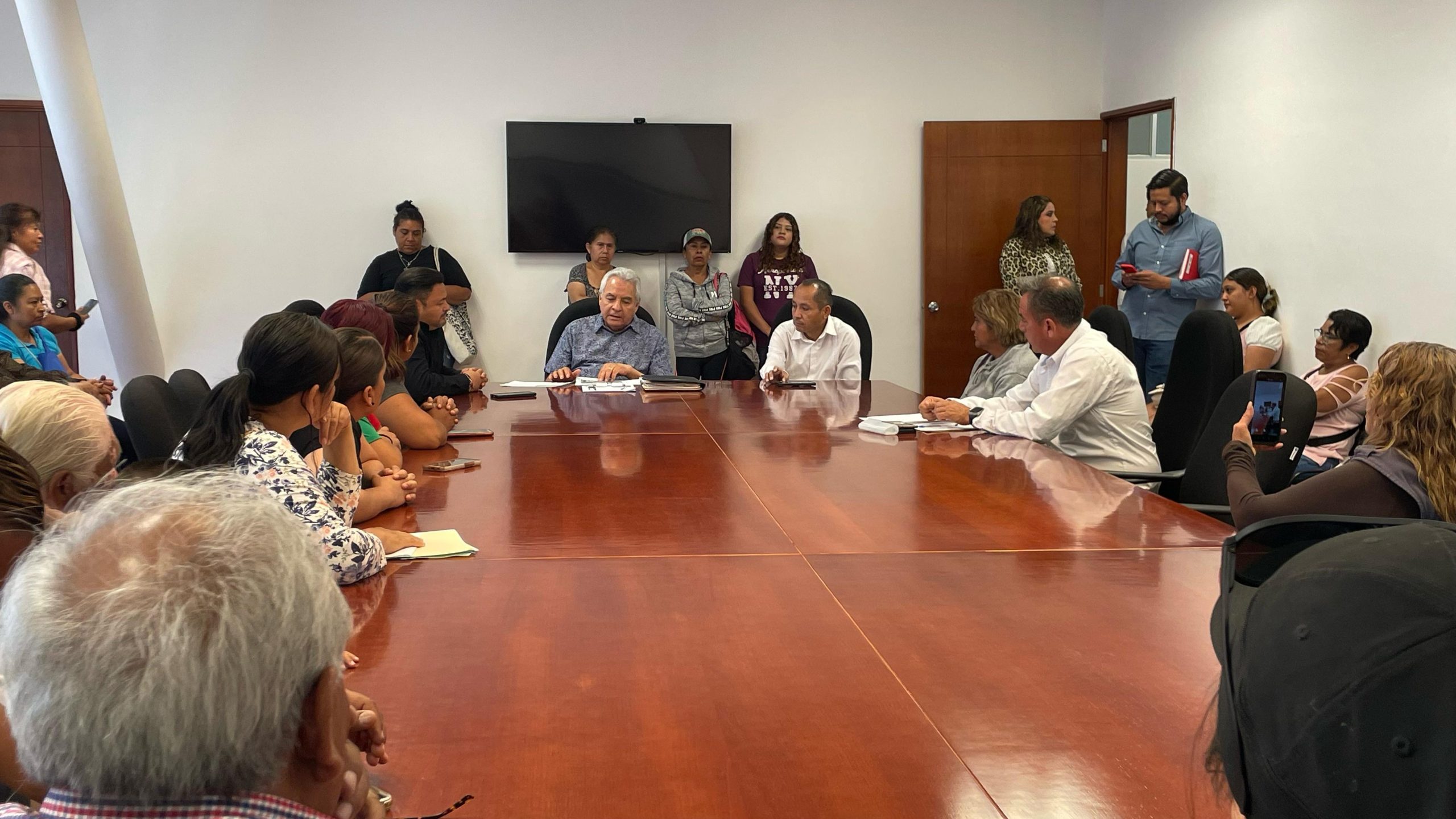 Atiende Interapas a vecinos de la colonia Santa Lucía y Morelos II del municipio de Soledad de Graciano Sánchez.