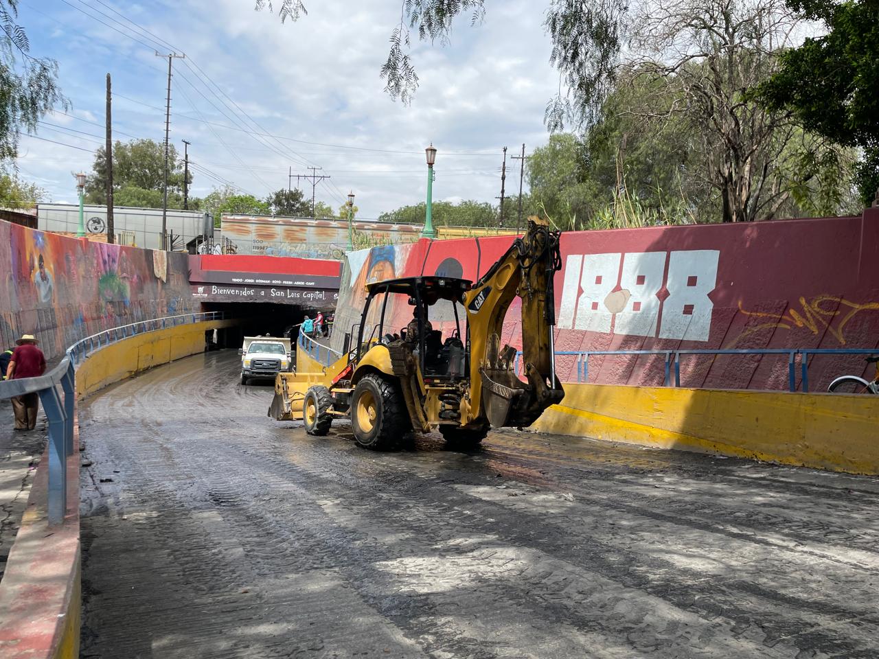 INTERAPAS mantiene la limpieza en calles, puentes y avenidas tras el fin de semana lluvioso