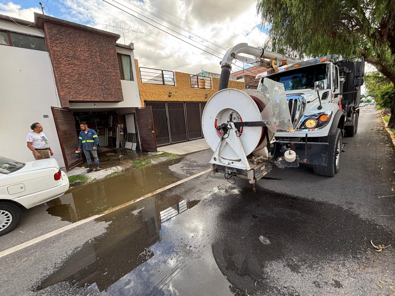 Interapas retira más de 2 toneladas de basura del drenaje