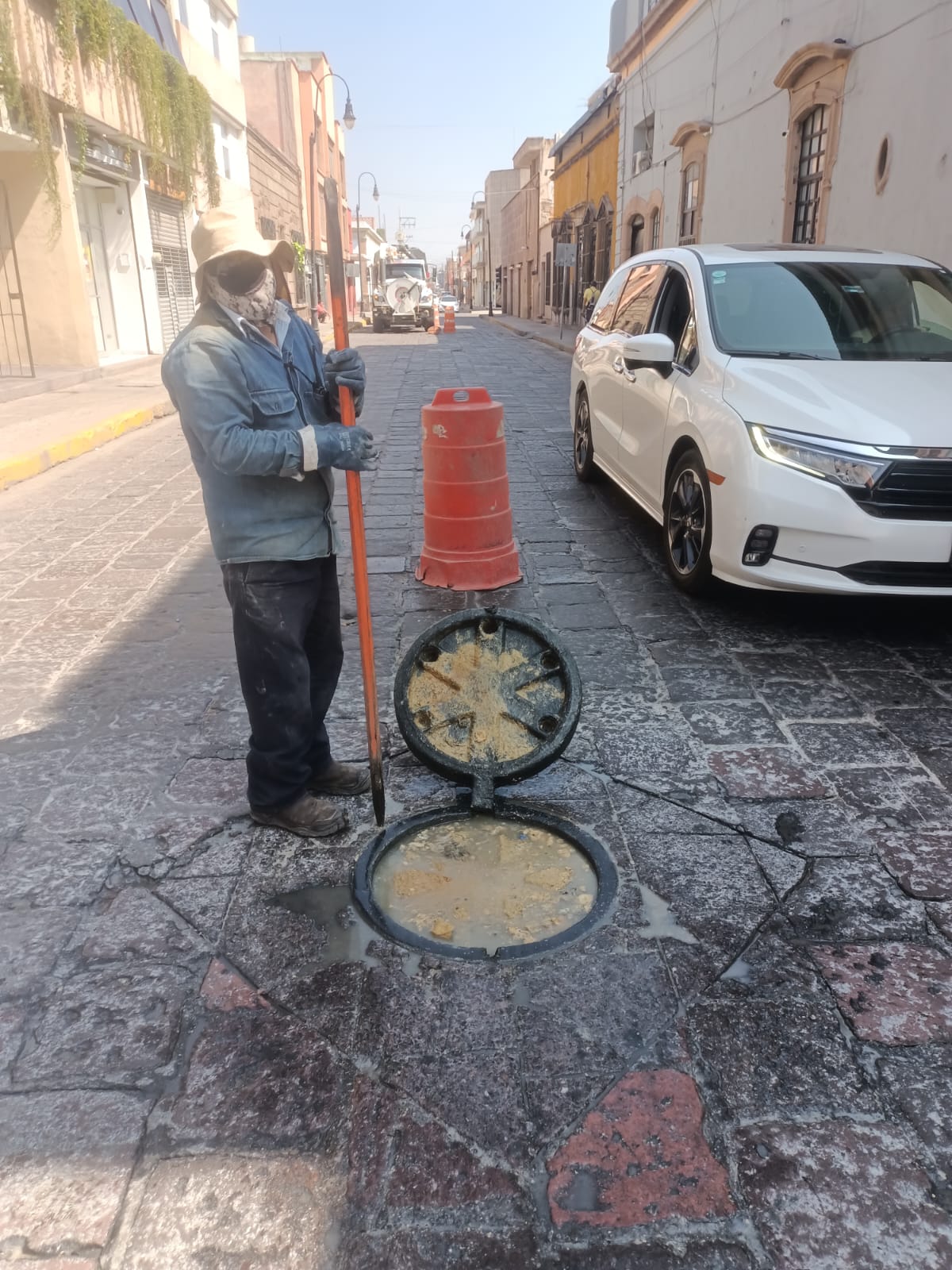Interapas retira 150 kilos de grasa en drenaje de Álvaro Obregón