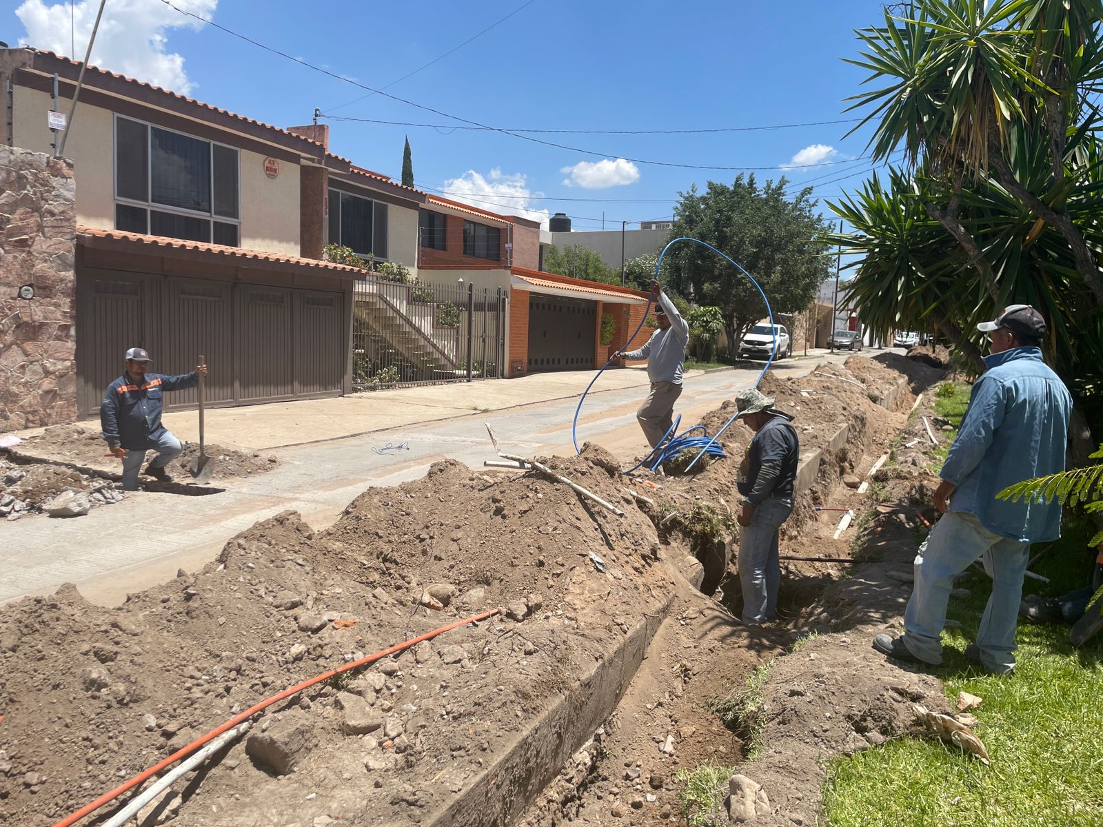 Interapas renueva red de agua potable y conexiones en Lomas 2da Sección