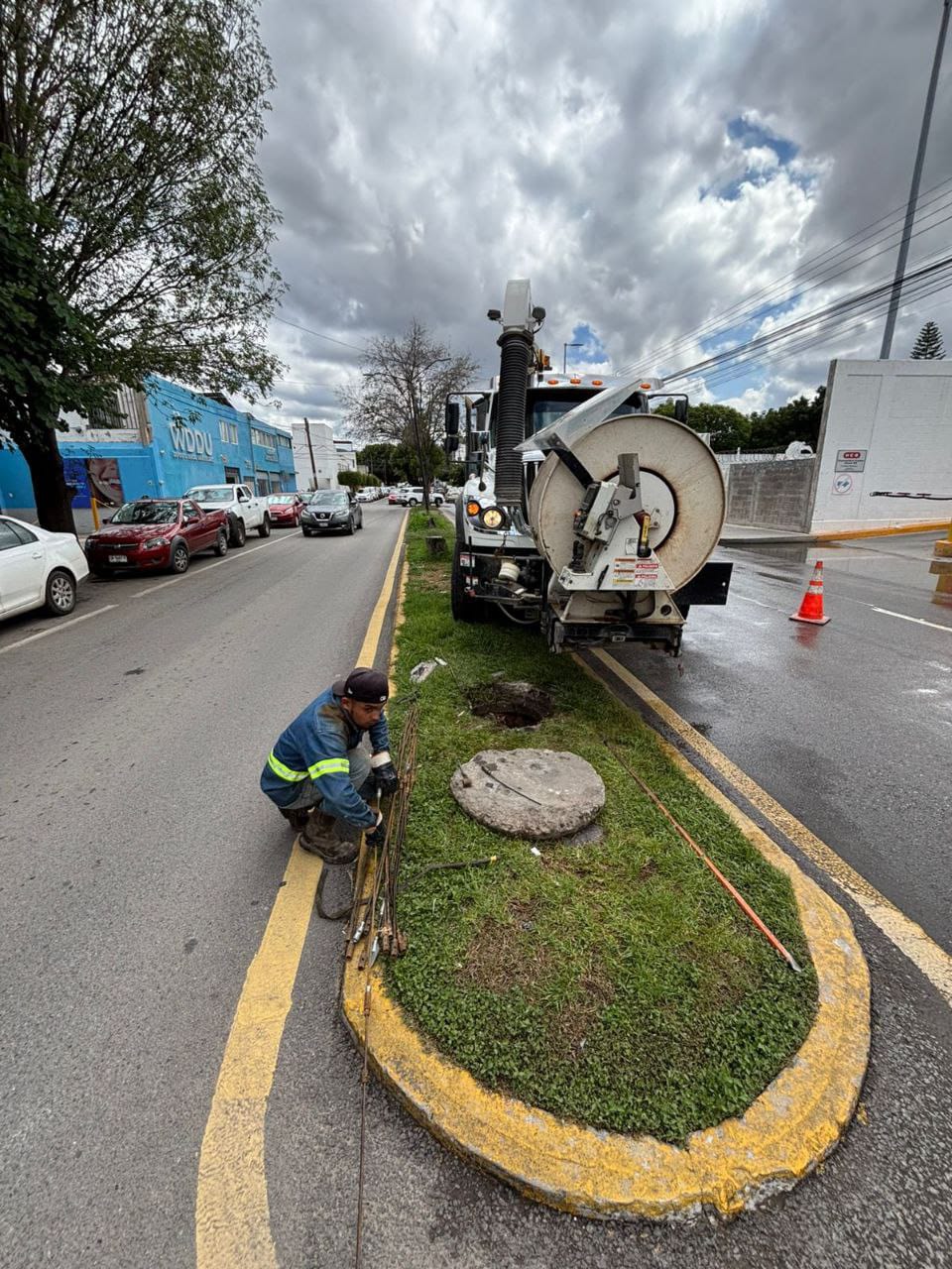 Interapas retira 120 kilos de basura y grasa en Fray José de Arlegui