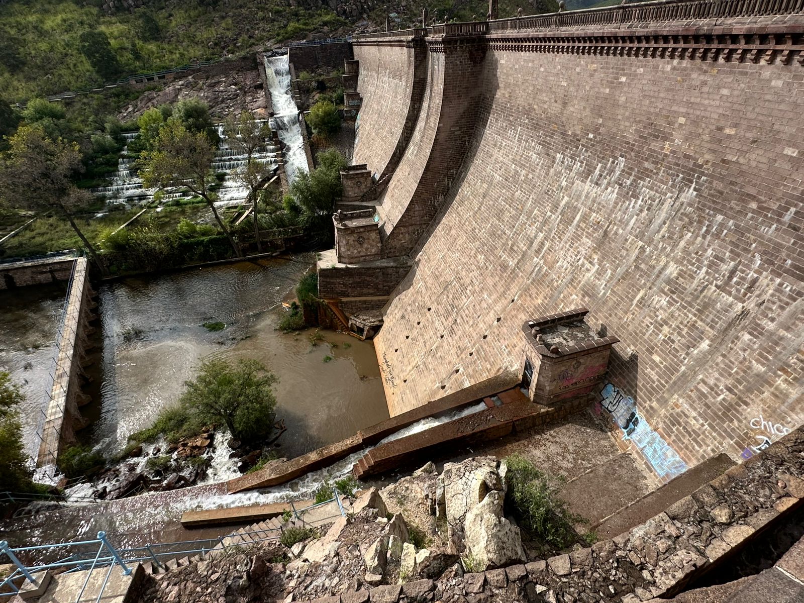 Interapas inicia desfogue controlado de la presa San José
