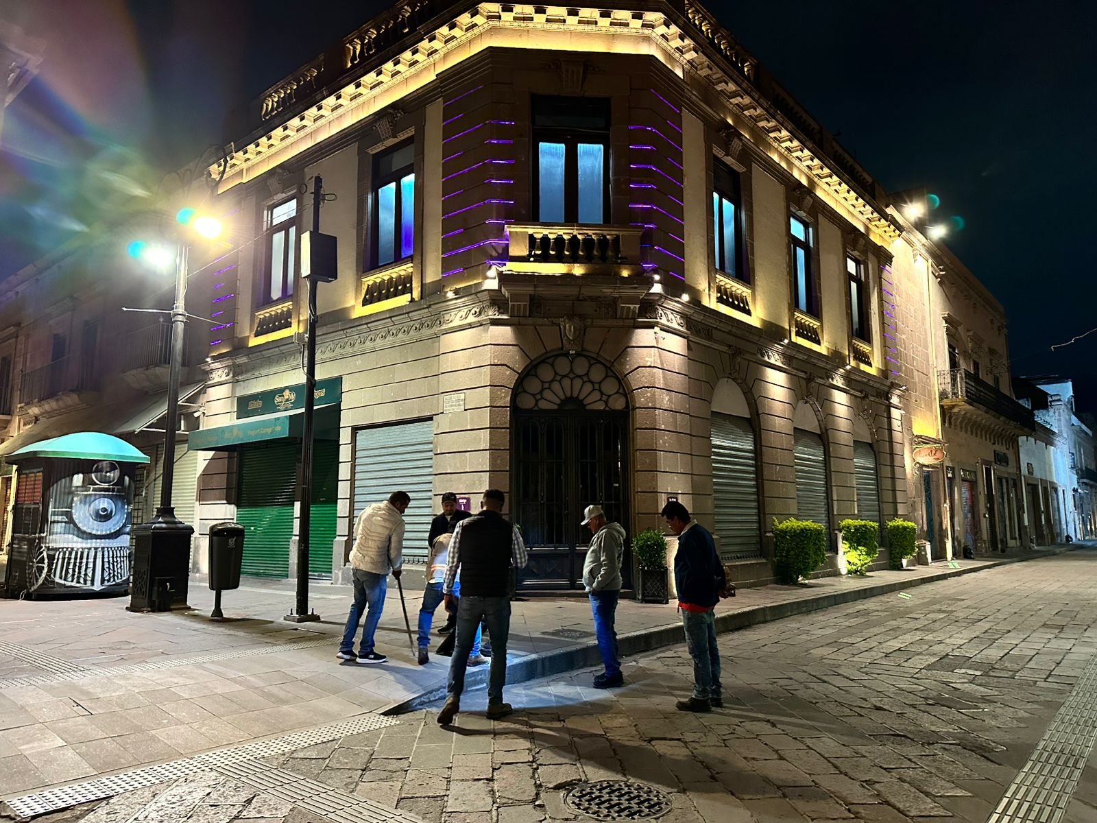 En revisión nocturna INTERAPAS descarta fuga de agua en el primer cuadro del Centro Histórico